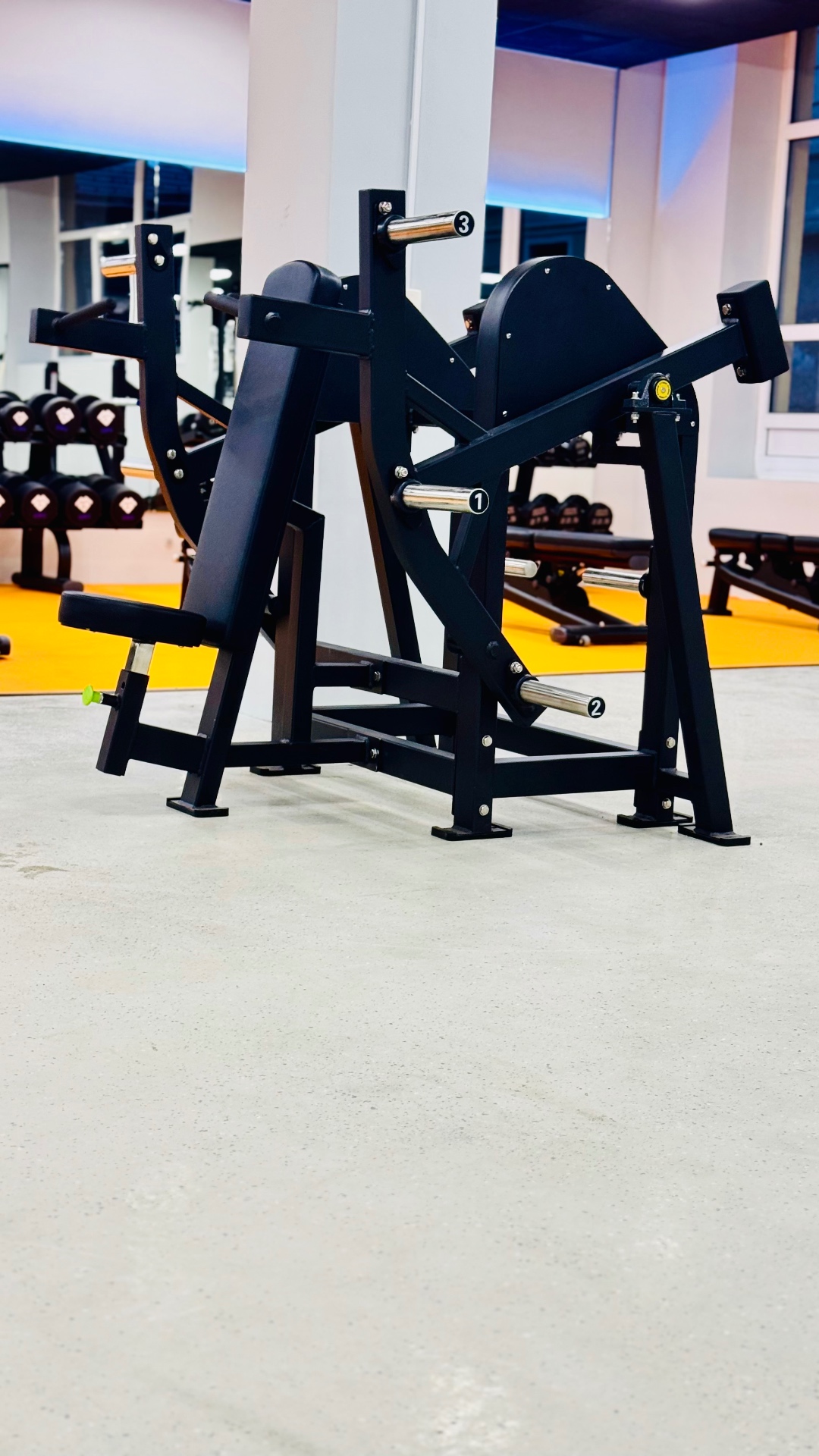 Incline chest press na kotouče v METAGYM Kutná Hora