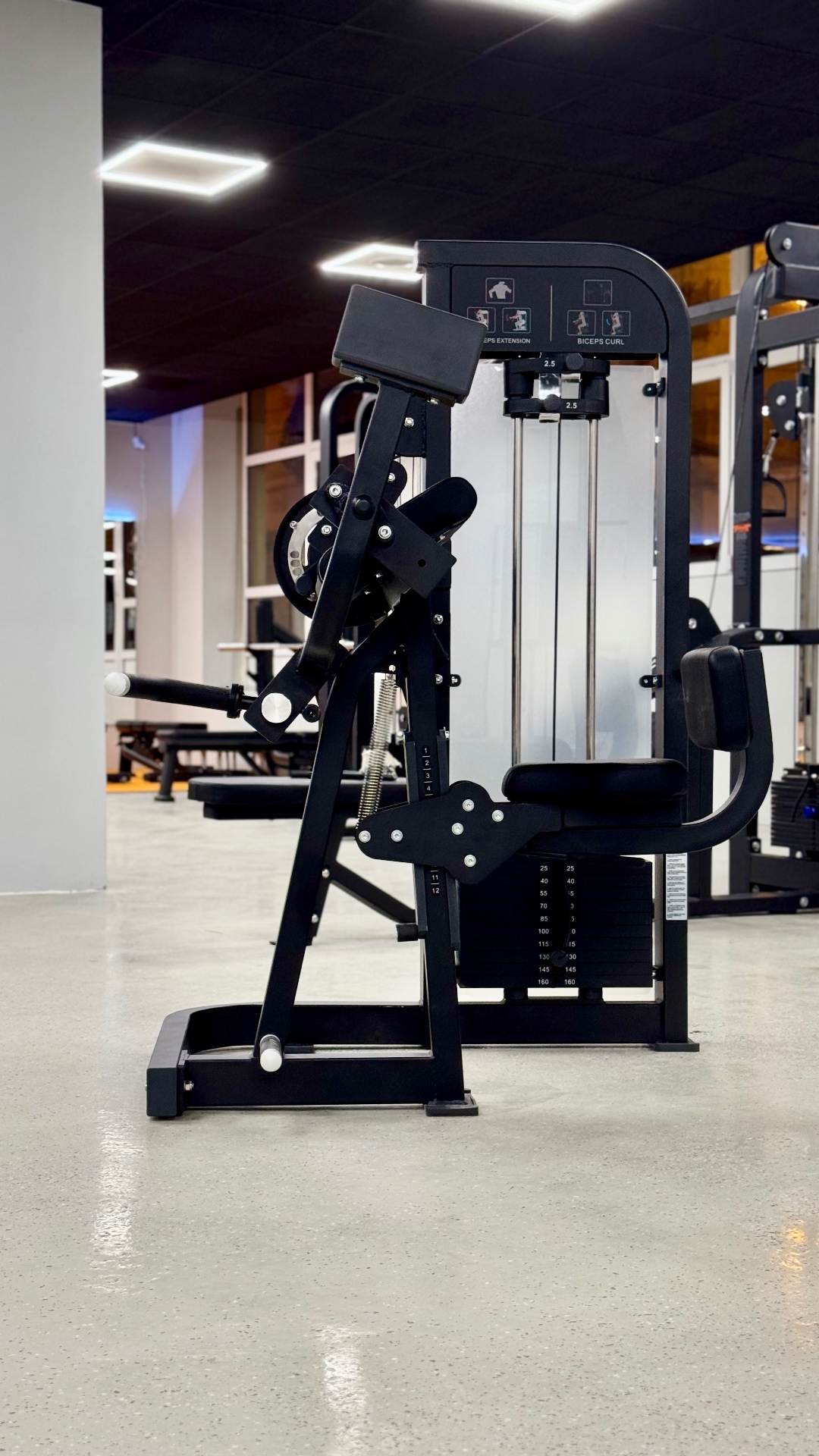 Biceps curl / triceps extension – nový stroj v METAGYM Kutná Hora